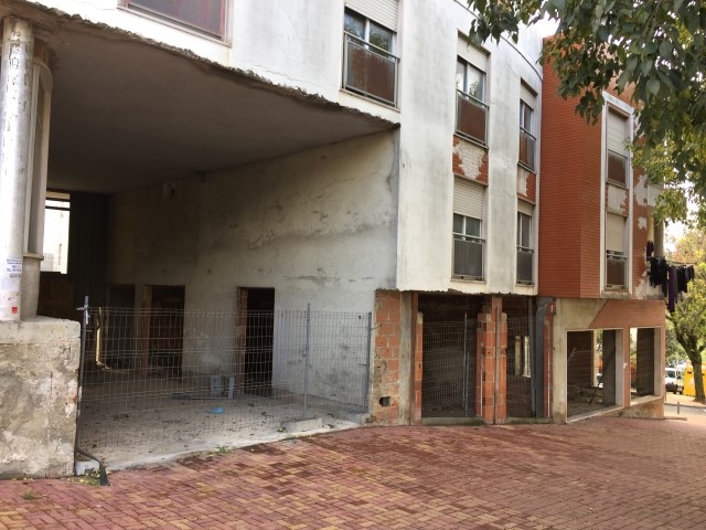Housing and Commerce Building - Amadora