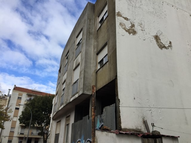 Housing and Commerce Building - Amadora
