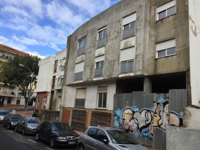 Housing and Commerce Building - Amadora