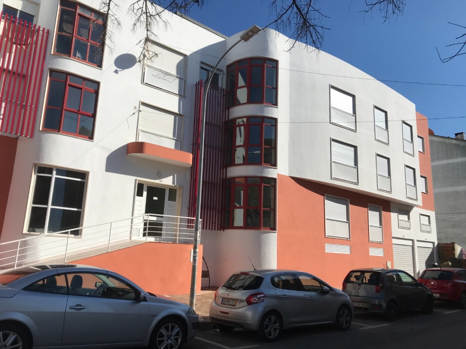 Housing and Commerce Building - Amadora