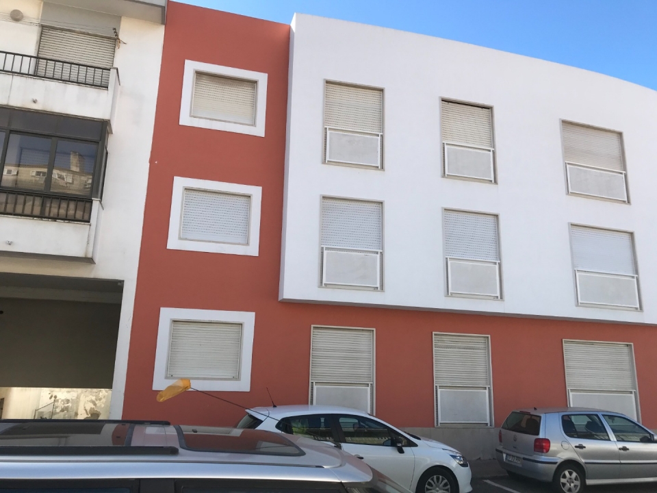 Housing and Commerce Building - Amadora