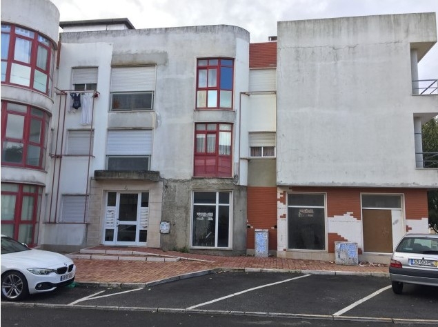 Housing and Commerce Building - Amadora